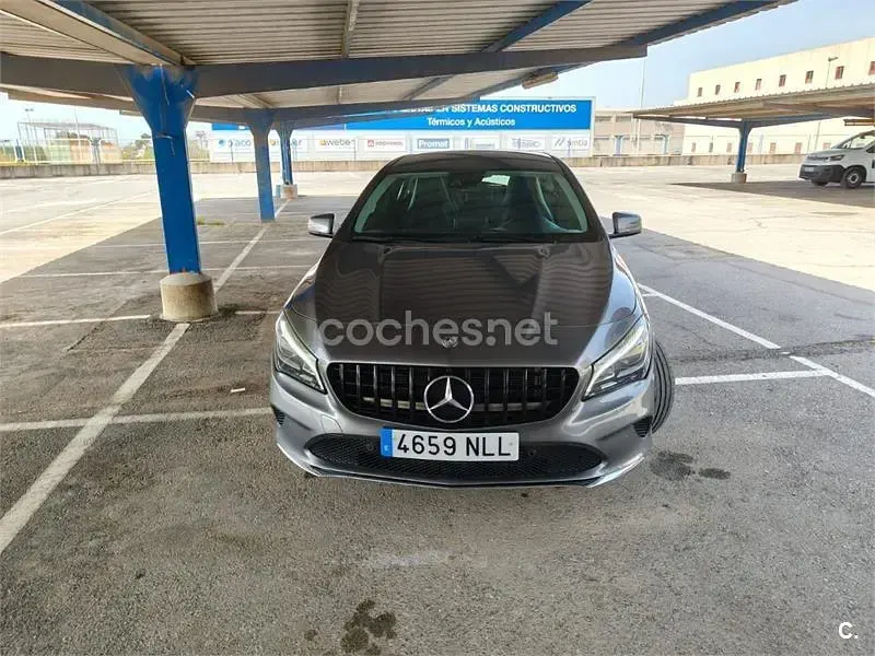 Usado Mercedes CLA200 Shooting Brake 136 CV (100 kW) 2018 Gris / plata Familiar