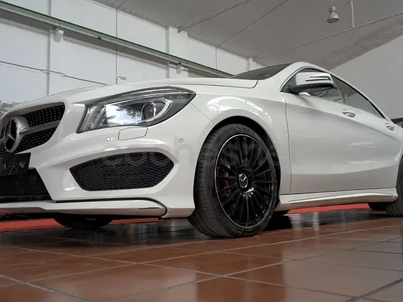 Usado Mercedes CLA250 218 CV (160 kW) 2016 Blanco Coupe