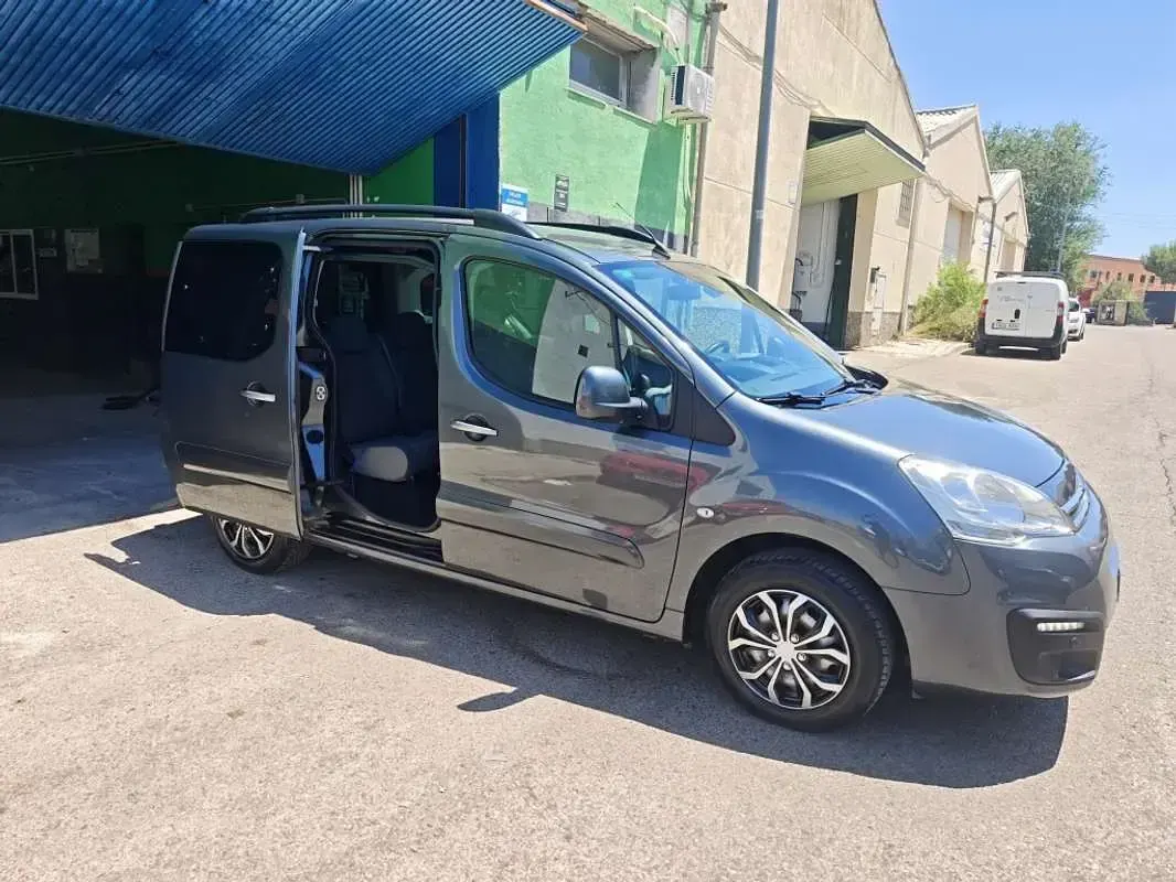 Usado Citroën Berlingo Live 102 CV (75 kW) 2018 Gris Monovolumen