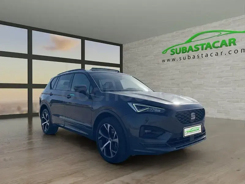 Usado Seat Tarraco 4Drive 200 CV (147 kW) 2022 Gris / plata SUV