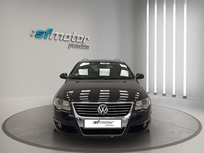 Usado VW Passat Highline 140 CV (102 kW) 2010 Negro metalizado Familiar
