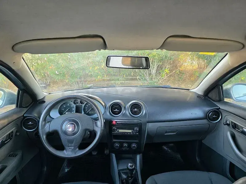Usado Seat Ibiza Reference 80 CV (58 kW) 2008 Azul Berlina