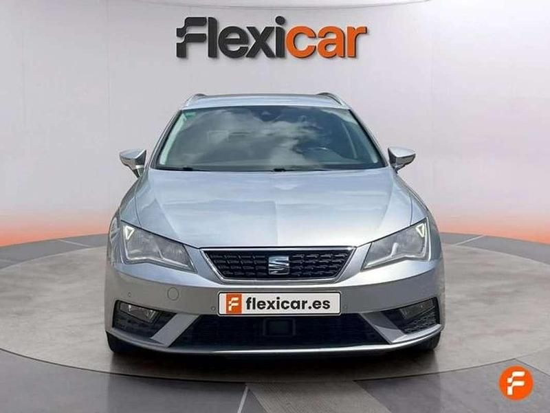 Usado Seat Leon ST Style 131 CV (96 kW) 2020 Gris Familiar