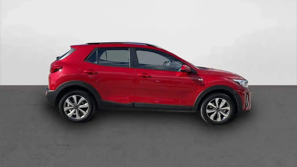 Usado Kia Stonic 100 CV (73 kW) 2022 Signal red SUV