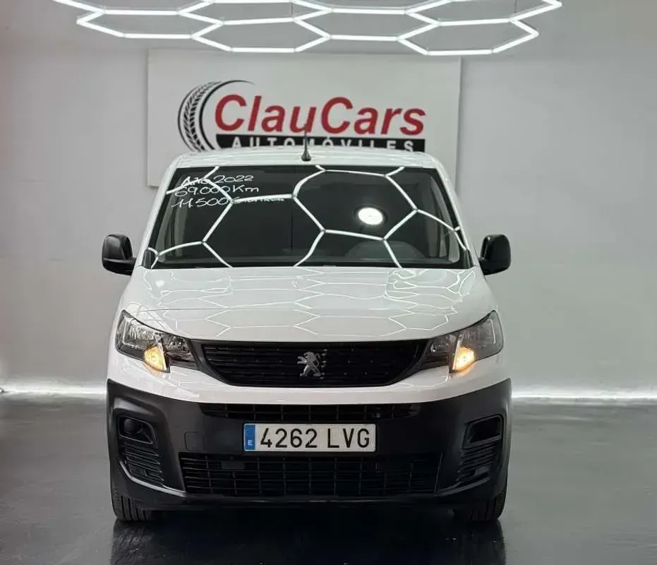 Usado Peugeot Partner Premium 102 CV (75 kW) 2022 Blanco Monovolumen