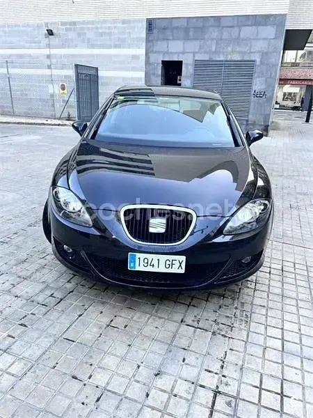 Usado Seat Leon Sport 105 CV (77 kW) 2008 Negro Utilitario