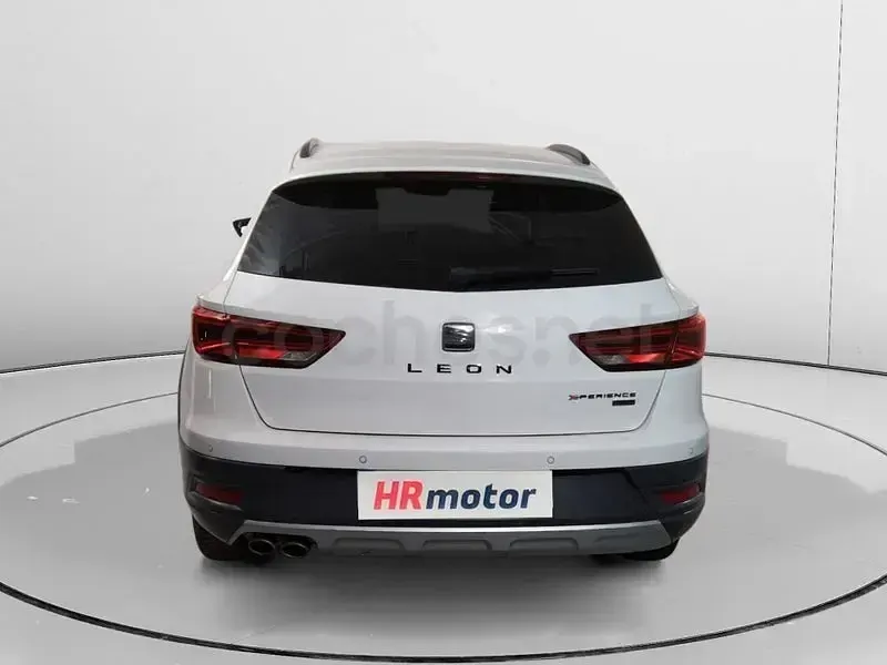 Usado Seat Leon 4Drive 150 CV (110 kW) 2018 Blanco Familiar