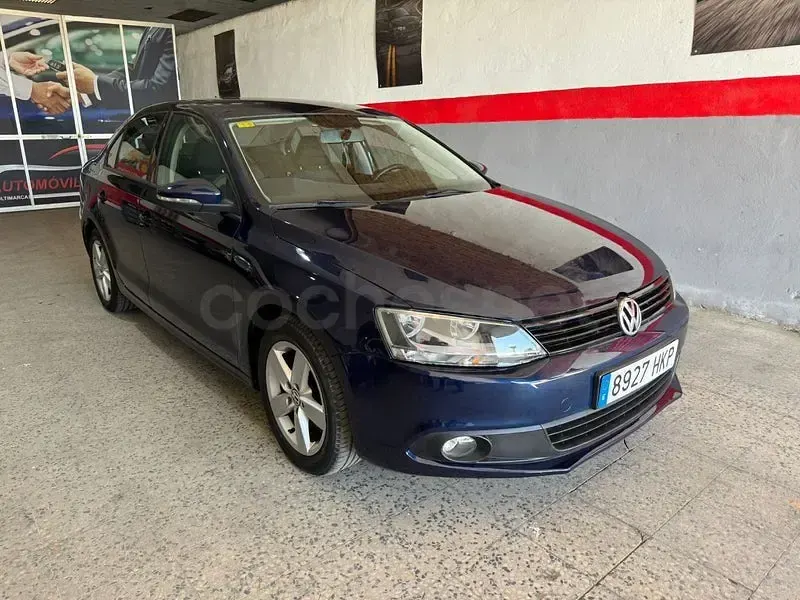Usado VW Jetta Advance 105 CV (77 kW) 2012 Azul Berlina