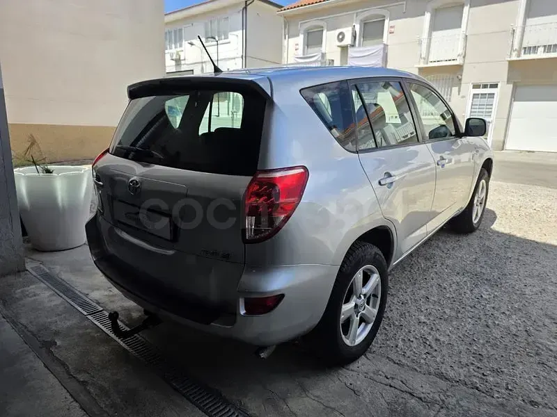 Usado Toyota RAV4 Sol 136 CV (100 kW) 2008 Gris / plata SUV