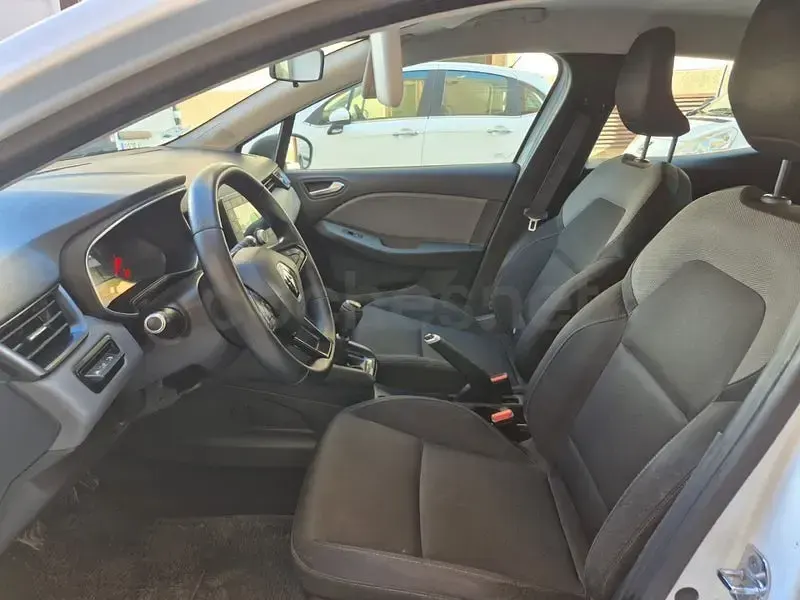 Usado Renault Clio V Business 100 CV (73 kW) 2021 Blanco Berlina