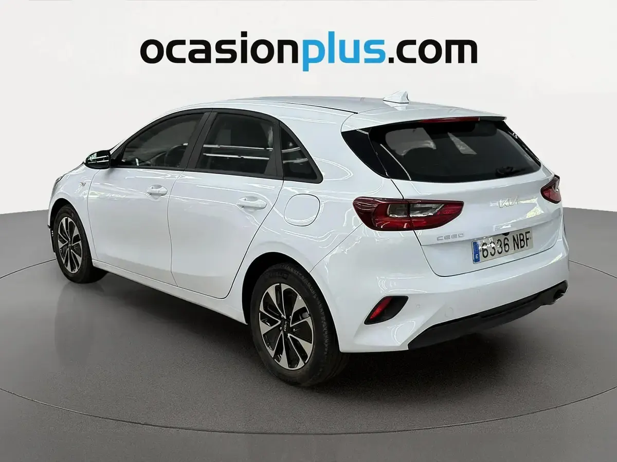 Usado Kia Ceed 101 CV (74 kW) 2025 Blanco Utilitario
