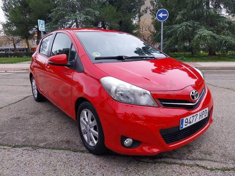 Usado Toyota Yaris Active 90 CV (66 kW) 2013 Rojo Utilitario