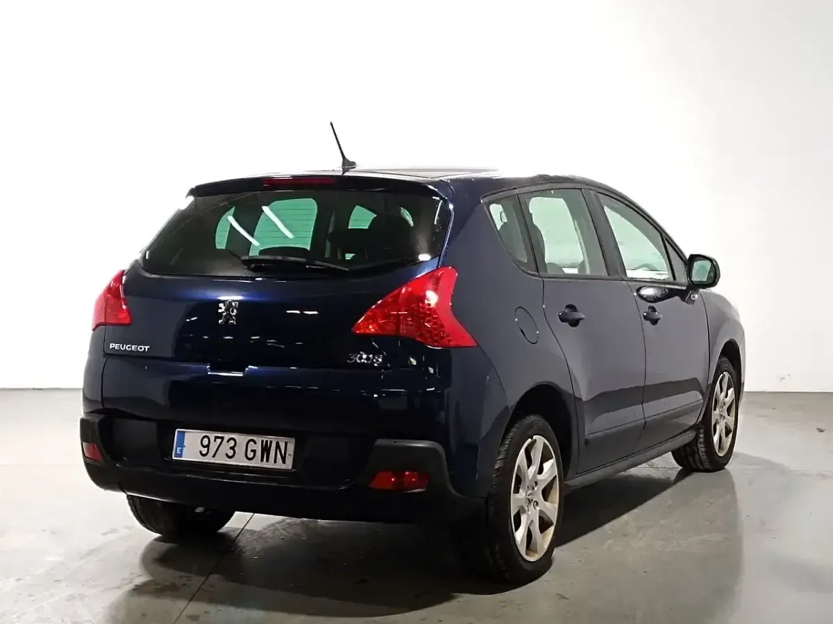 Usado Peugeot 3008 120 CV (88 kW) 2010 Azul Familiar