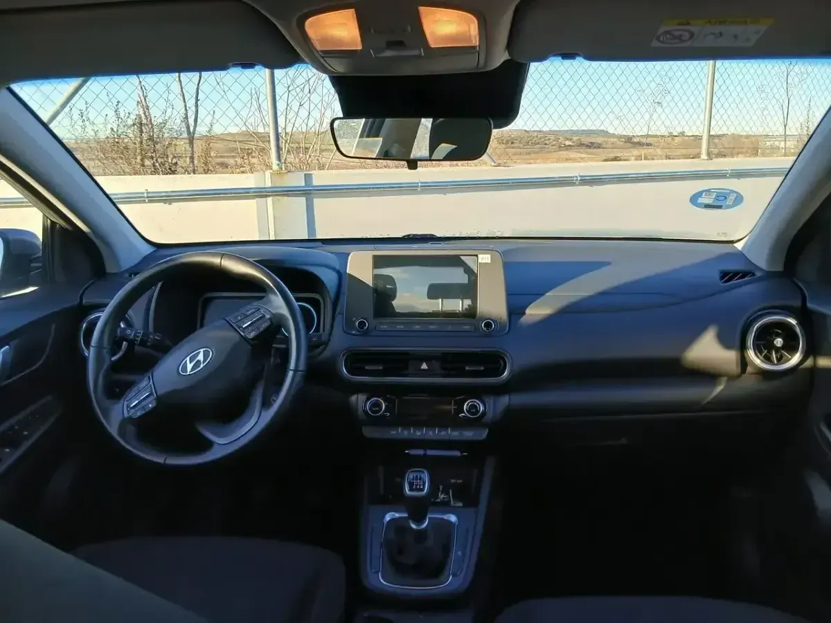 Usado Hyundai Kona 120 HP (88 kW) 2021 Cinzento SUV