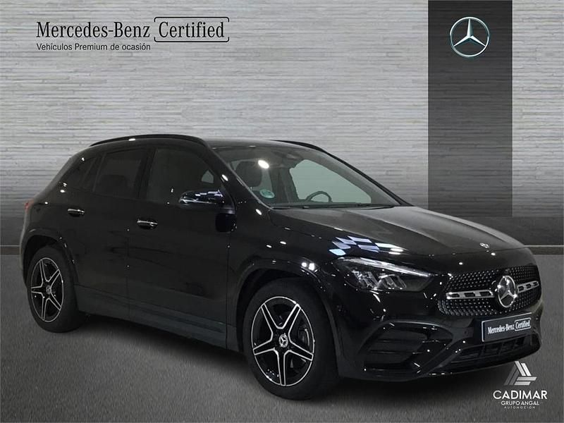 Usado Mercedes GLA200 AMG line 150 CV (110 kW) 2025 Negro SUV