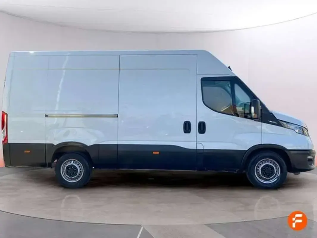 Usado Iveco Daily 156 CV (114 kW) 2023 Blanco Van