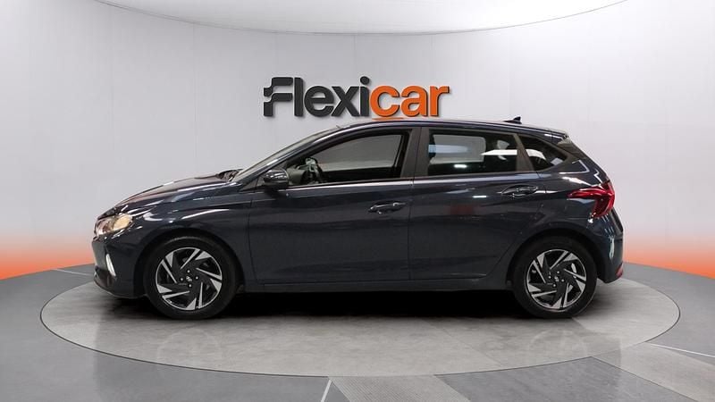 Usado Hyundai i20 101 CV (74 kW) 2022 Gris Utilitario