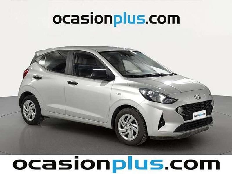 Usado Hyundai i10 67 CV (49 kW) 2022 Plateado Utilitario