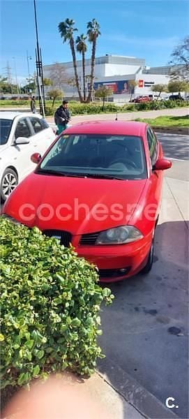 Usado Seat Ibiza Reference 100 CV (73 kW) 2004 Rojo Utilitario
