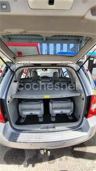 Usado Kia Carnival 185 CV (136 kW) 2008 Gris / plata Monovolumen