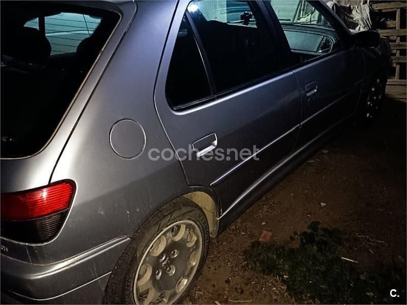 Usado Peugeot 306 90 CV (66 kW) 2000 Gris / plata Berlina