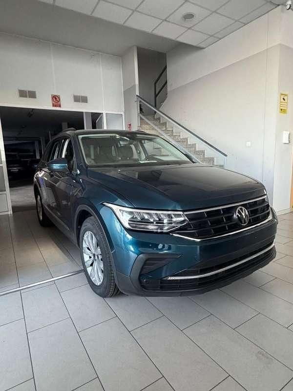 Usado VW Tiguan Life 150 CV (110 kW) 2023 Verde SUV