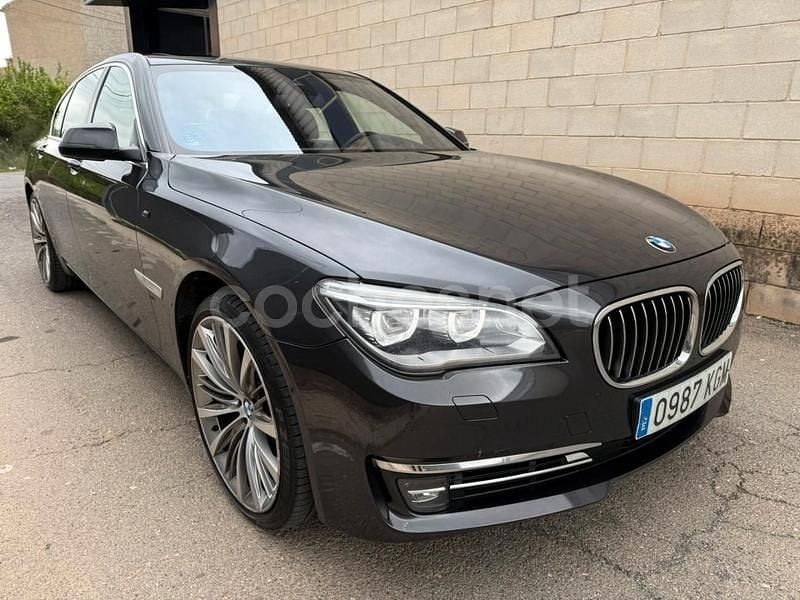Negro Usado 2014 BMW 750 Efficient Dynamics Berlina | 24.500 € - Imagen 1/4