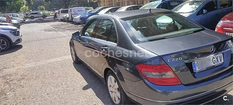 Usado Mercedes C220 Avantgarde 170 CV (125 kW) 2010 Gris / plata Berlina