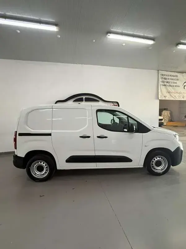 Usado Peugeot Partner S 102 CV (75 kW) 2021 Blanco Monovolumen