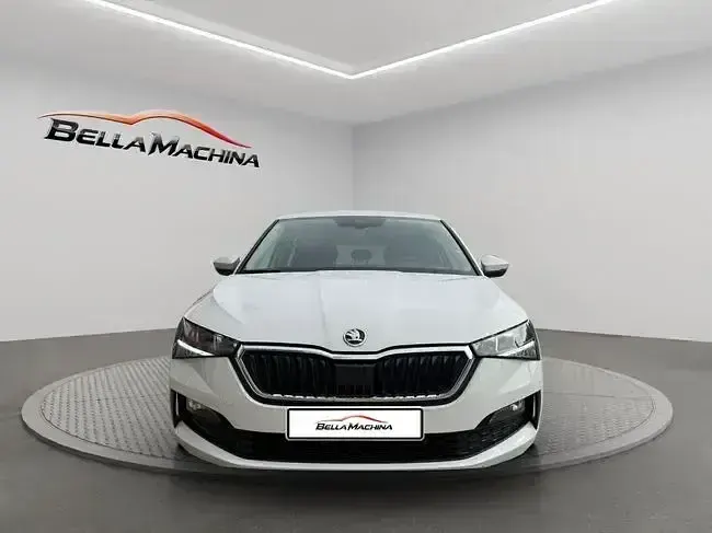 Usado Skoda Scala Ambition 110 CV (80 kW) 2024 Blanco Utilitario