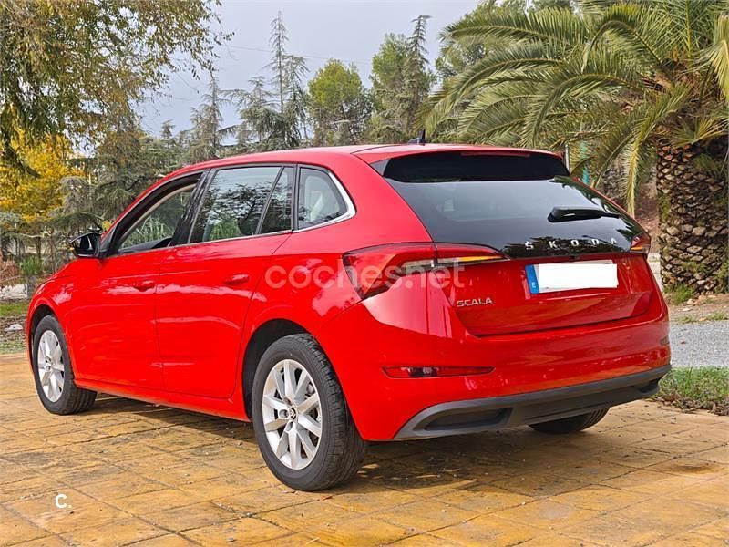 Usado Skoda Scala Style 110 CV (80 kW) 2021 Rojo Utilitario