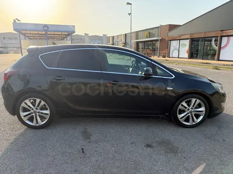 Usado Opel Astra Sport 160 CV (117 kW) 2011 Negro Berlina