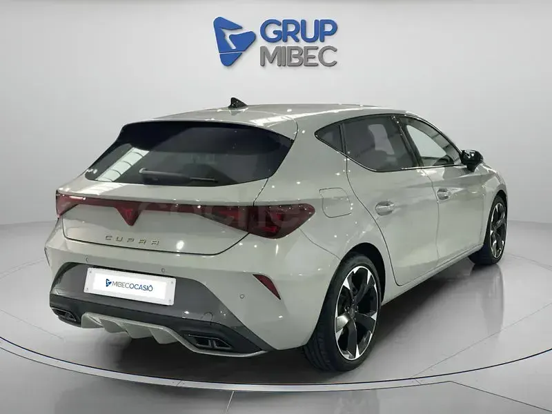 Usado Cupra Leon 150 CV (110 kW) 2025 Gris / plata Berlina