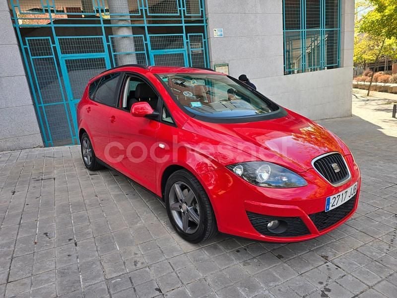 Rojo Usado 2015 Seat Altea XL I-Tech Monovolumen | 7200 € (Precio justo) - Imagen 1/4