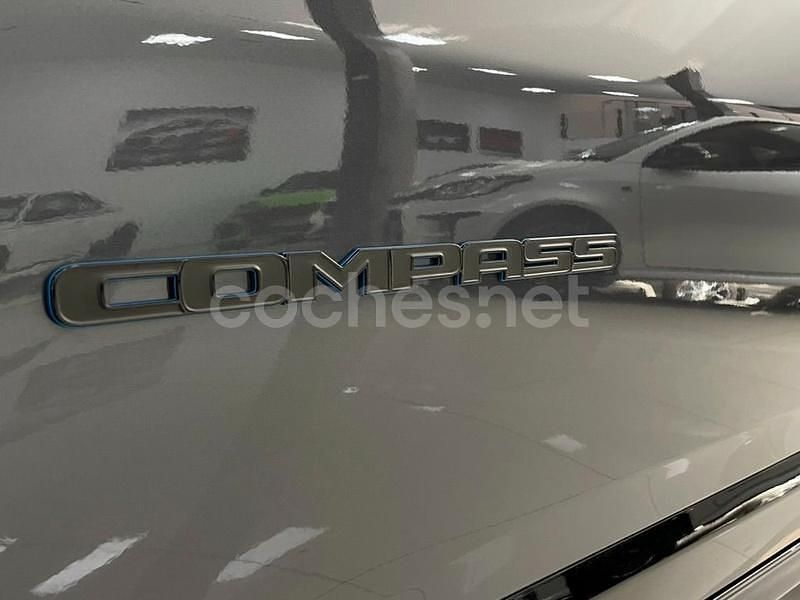 Usado Jeep Compass 240 CV (176 kW) 2023 Gris / plata SUV