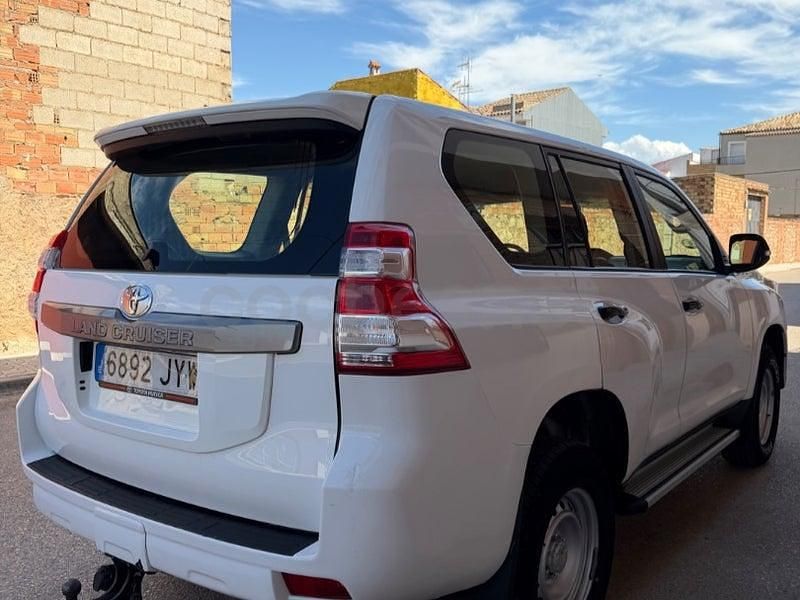 Używany Toyota Land Cruiser 177 KM (130 kW) 2017 Biały SUV