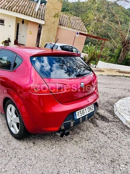 Usado Seat Leon Sport 140 CV (102 kW) 2005 Rojo Utilitario