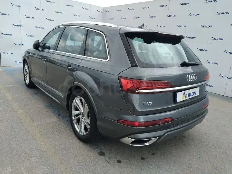 Usado Audi Q7 S-Line 231 CV (169 kW) 2021 Gris / plata SUV