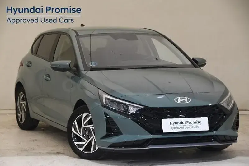 Usado Hyundai i20 100 CV (73 kW) 2025 Verde Utilitario