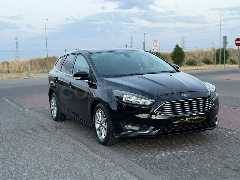 Usado Ford Focus Titanium 120 CV (88 kW) 2019 Negro Familiar