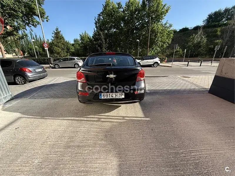 Usado Chevrolet Cruze LT 163 CV (119 kW) 2012 Negro Berlina