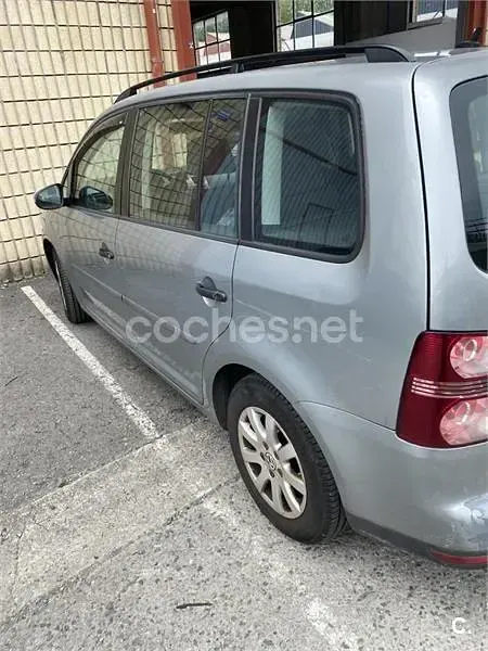 Usado VW Touran Advance 105 CV (77 kW) 2009 Gris / plata Monovolumen