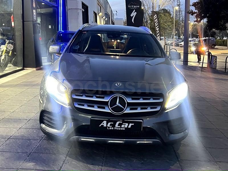 Usado Mercedes GLA180 122 CV (89 kW) 2019 Gris / plata SUV