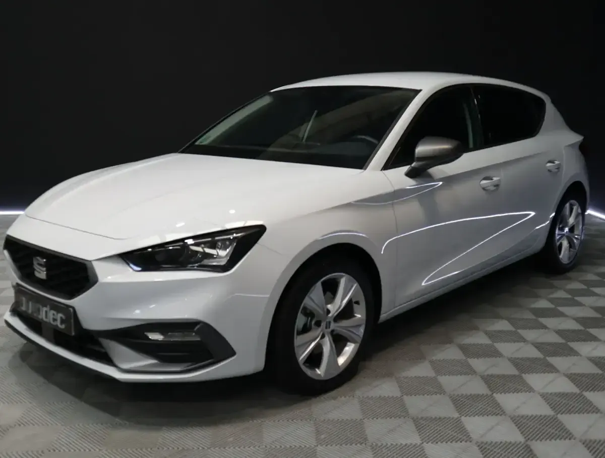Usado Seat Leon FR 150 CV (110 kW) 2024 Blanco Berlina