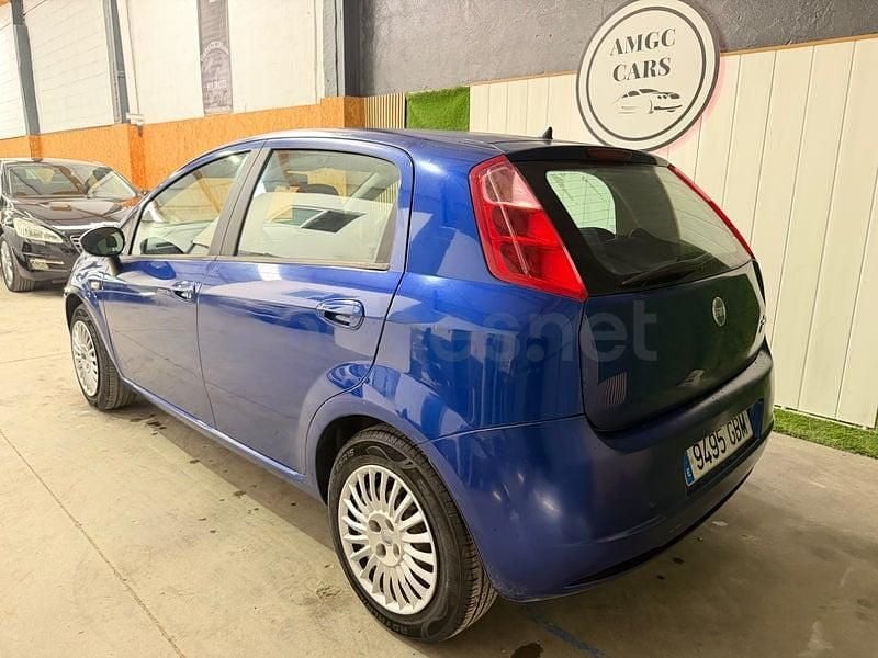 Usado Fiat Grande Punto Active 90 CV (66 kW) 2008 Azul Utilitario