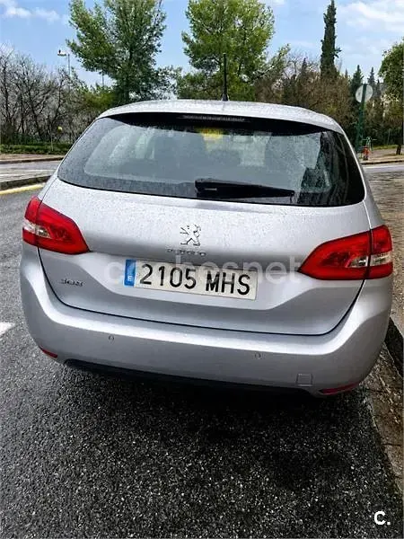 Usado Peugeot 308 SW Style 130 CV (95 kW) 2020 Gris / plata Familiar