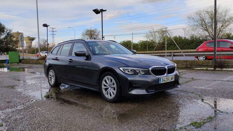 Gris Usado 2021 BMW 318 Familiar | 25.990 € (Buen precio) - Imagen 1/4