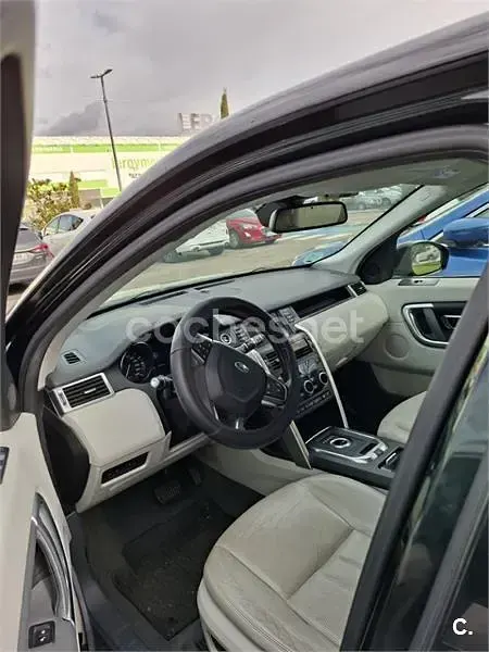 Usado Land Rover Discovery Sport Pure 180 CV (132 kW) 2015 Negro SUV
