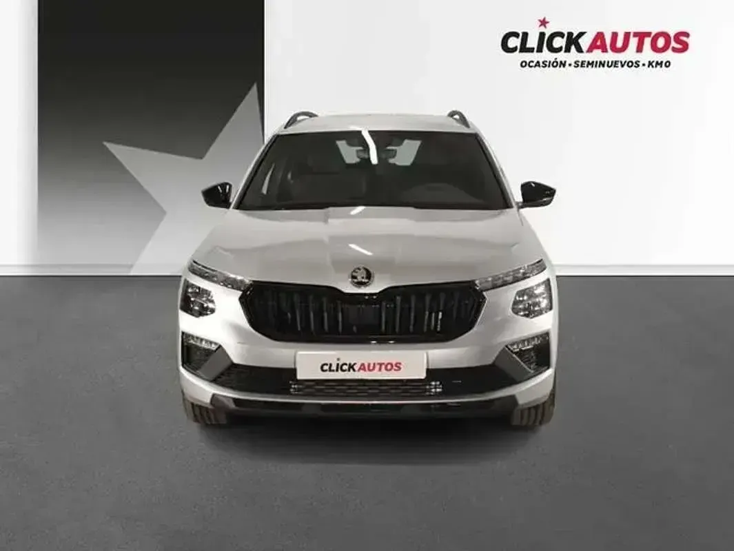 Usado Skoda Kamiq Sport 116 CV (85 kW) 2025 Plateado SUV