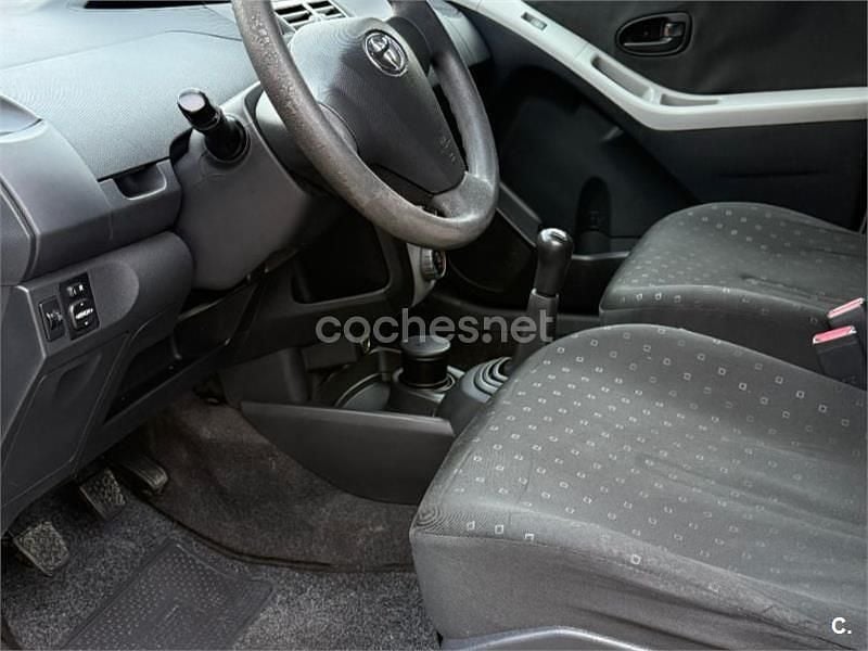 Usado Toyota Yaris 87 CV (63 kW) 2007 Azul Utilitario